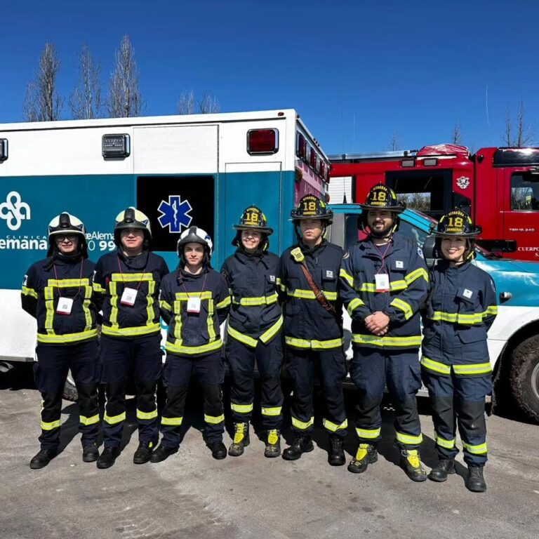 Bomberos de la Cuarta Compañía en el II Simposio de Medicina Prehospitalaria en Santiago